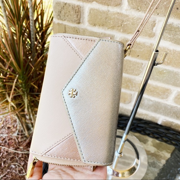 Tory Burch Handbags - Tory Burch rose gold wristlet wallet